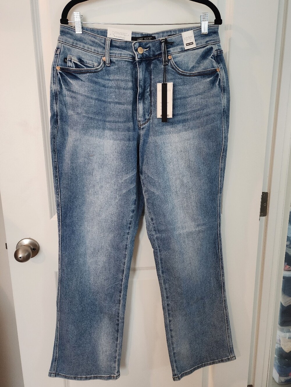 NWT! Judy Blue Classic Light Wash Straifht Leg Women's Jeans In Size 14w.